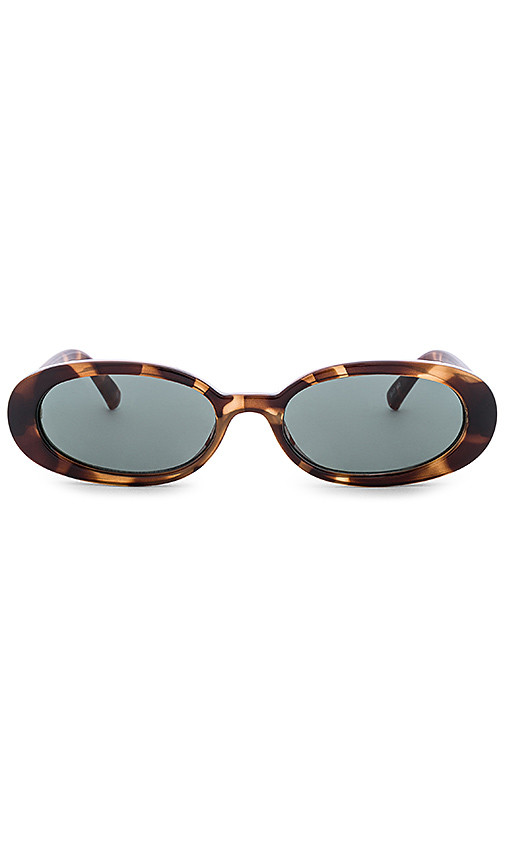 Le Specs OUTTA LOVE 太阳镜 – Tort & Green. 尺码 all. | Revolve Clothing (Global)