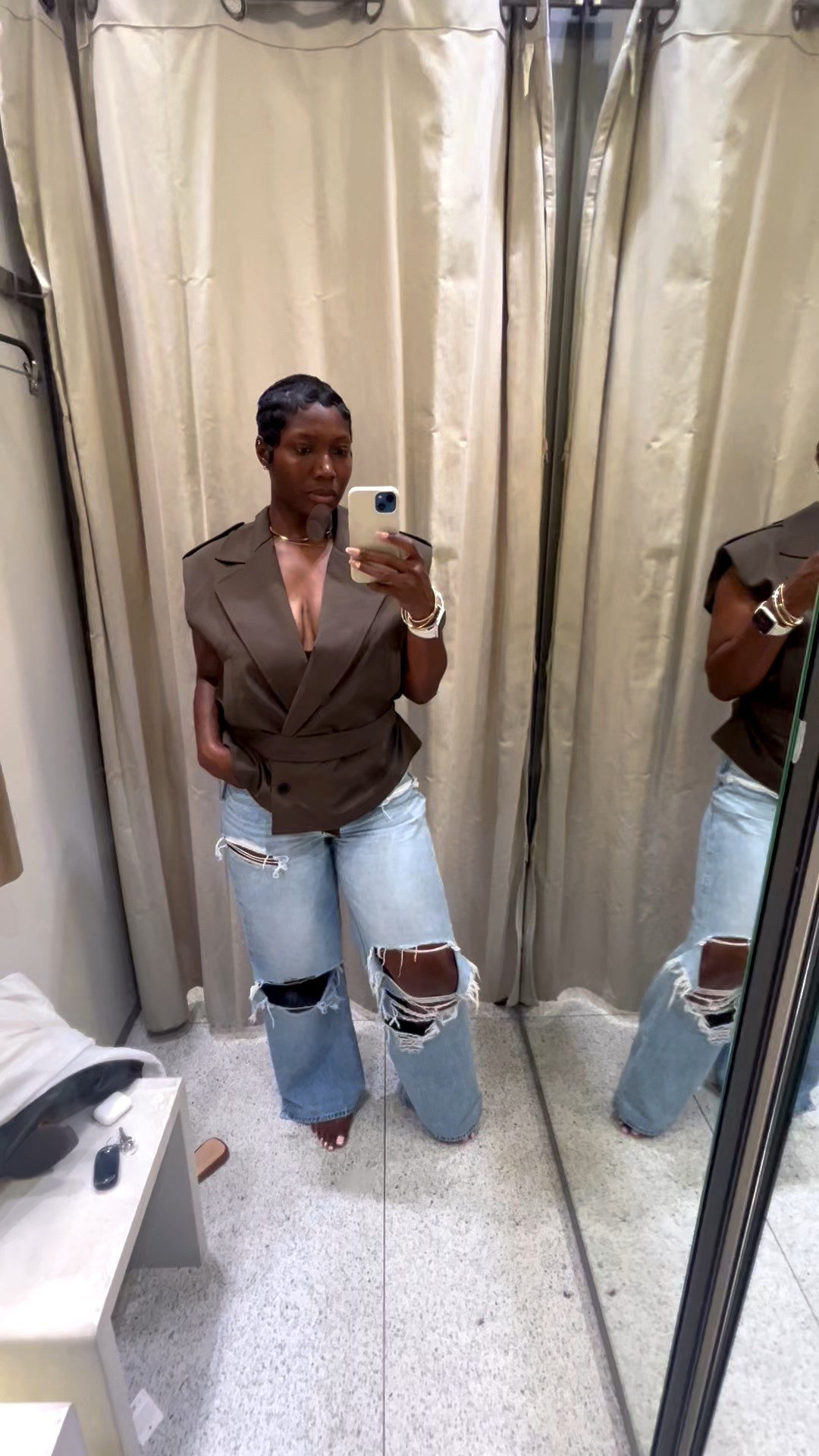 All year around vest. Great for layering. Wearing M/L