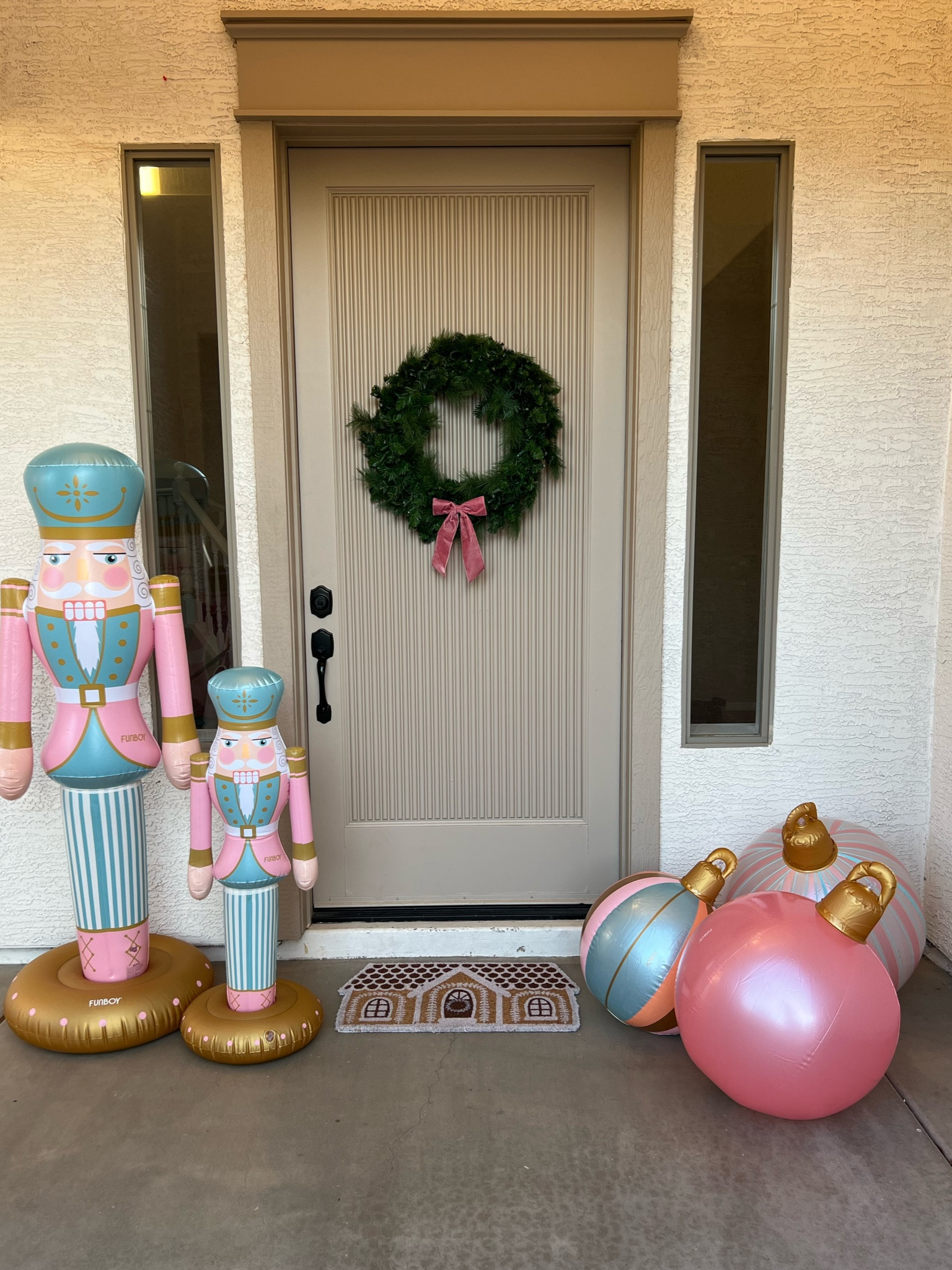 Holiday porch decor for pink lovers 💕

#LTKSeasonal #LTKHome #LTKHoliday