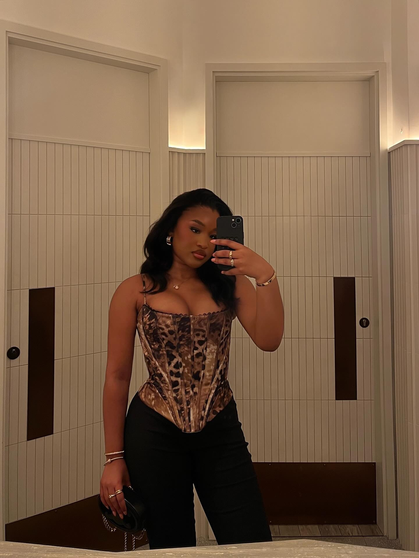 Something about @houseofcb corsets 🤍