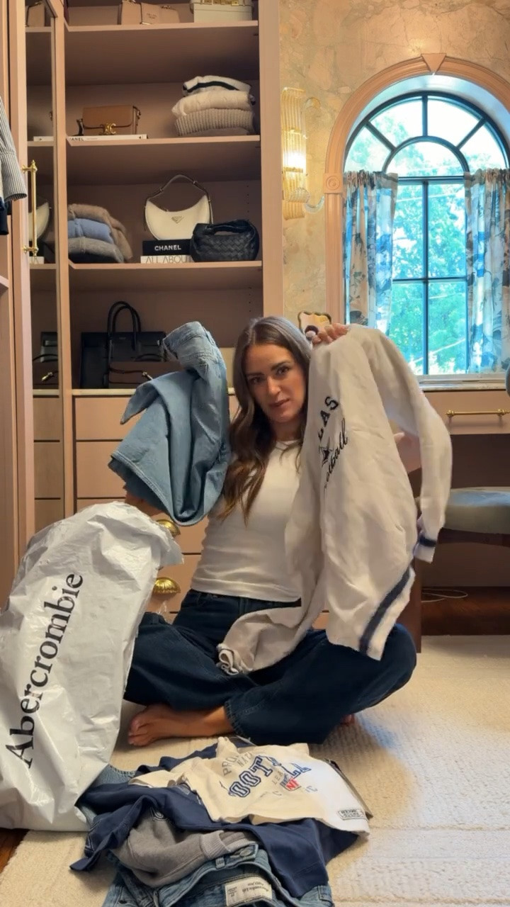 I had to share the new denim for me and the kids! @abercrombie is one of my go-tos for denim so why wouldn’t it be for the kids!