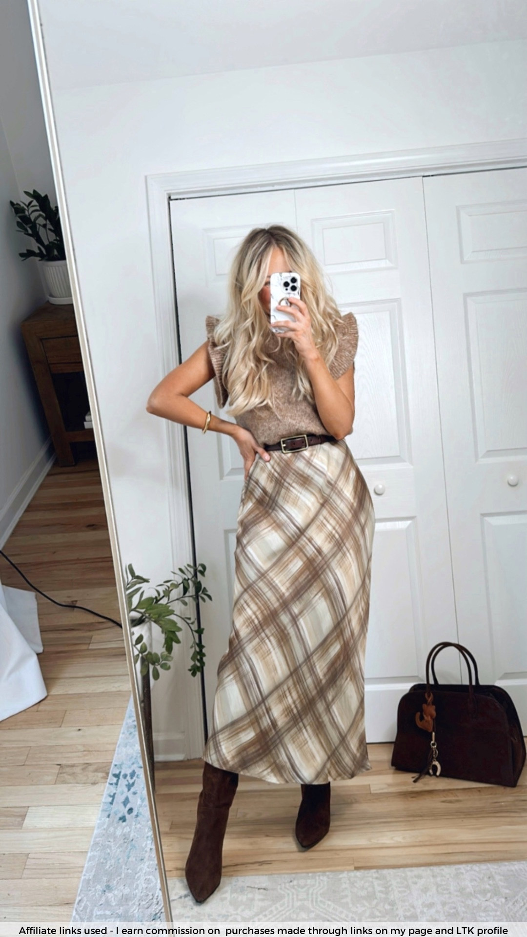 Zara fall outfit

Zara plaid skirt
Camel sweater short sleeve