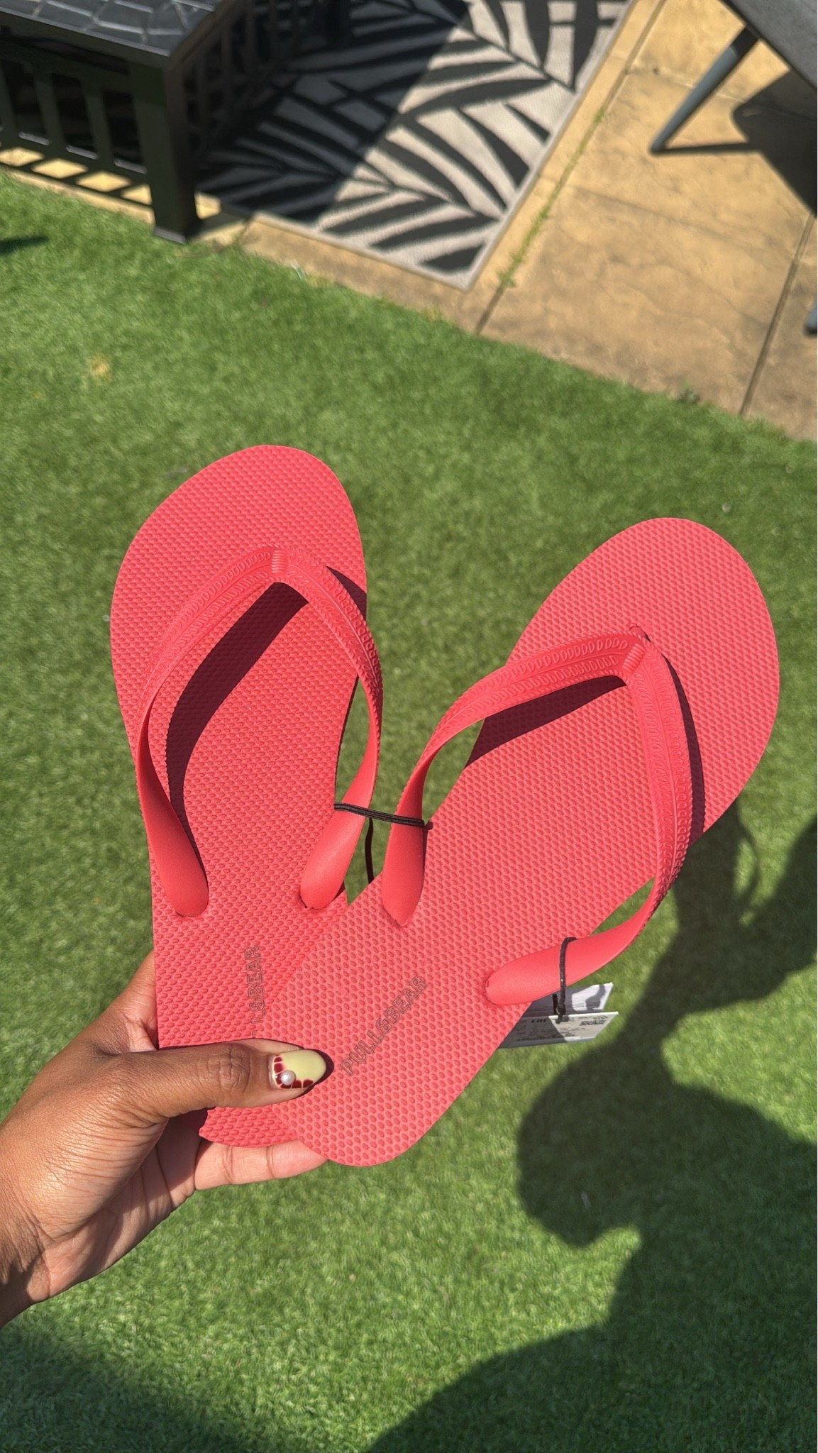 Fallen into the red flip flop hype 🩴 @Pull & Bear

#LTKuk #LTKsummer #LTKstyletip
