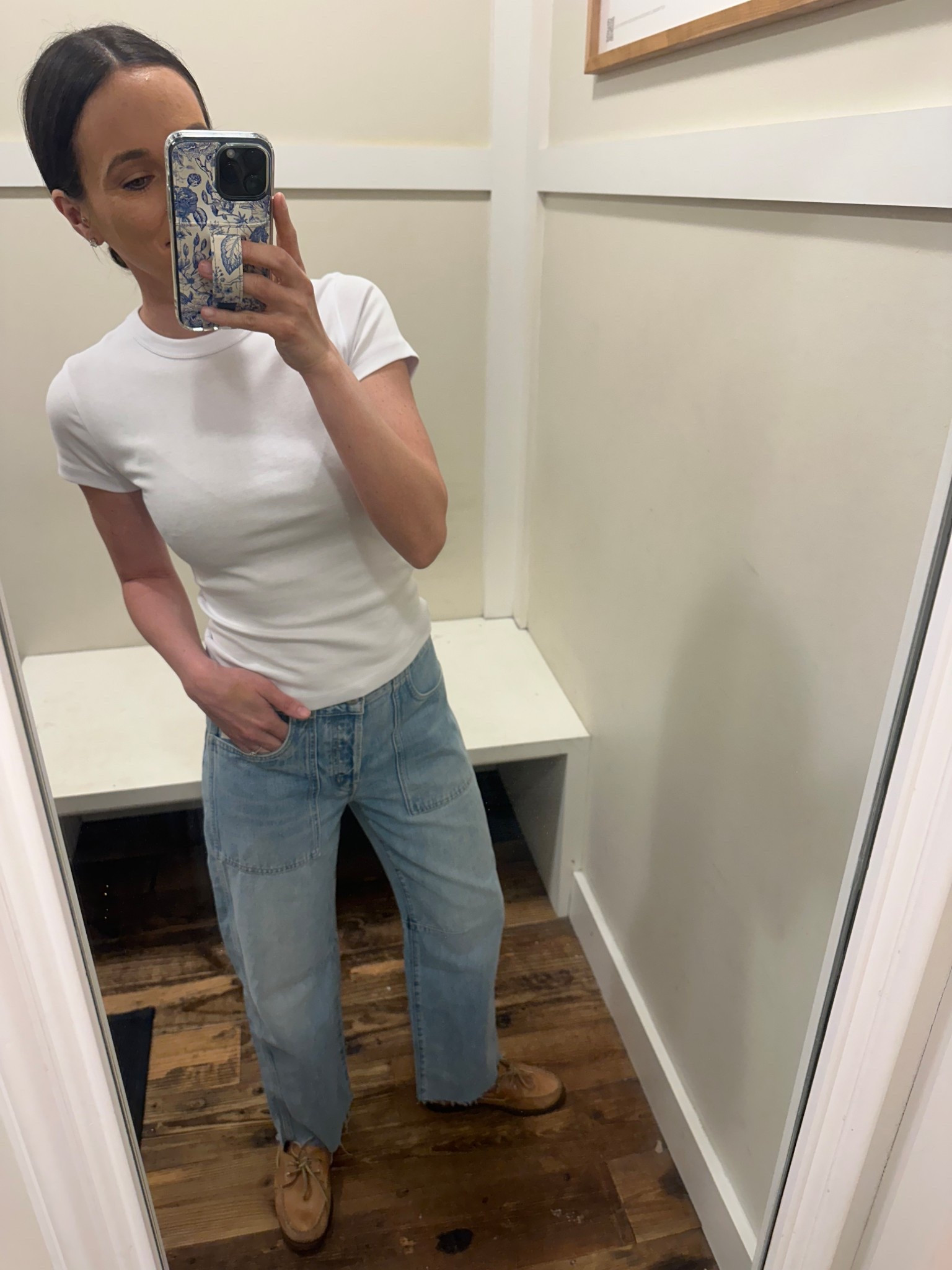 Barrel jeans, mom jeans, mom outfit, spring outfit 

#LTKgrwm #LTKmomlife #LTKootd