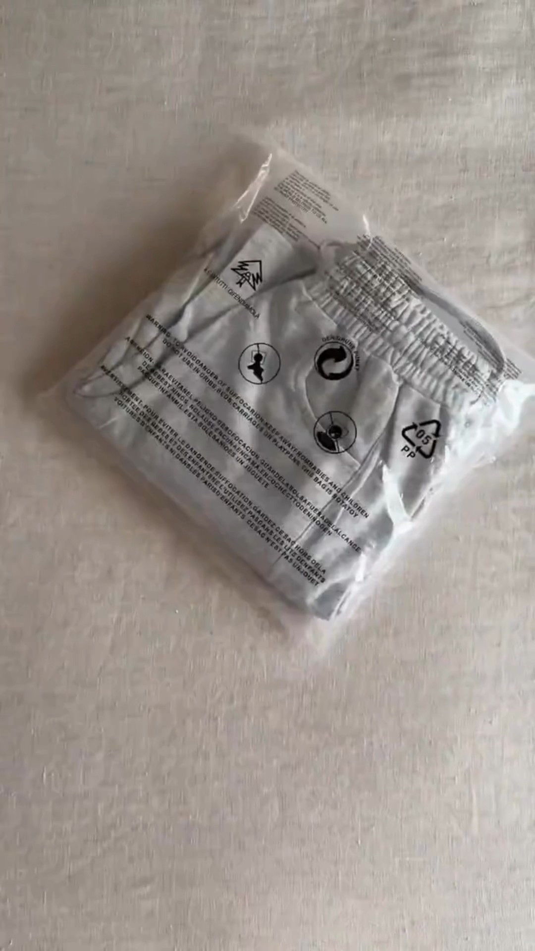 lightweight comfy barrel sweatpants.  so so good!!

#sweatpants #greysweatpants #zipperedhoodie 

#LTKFindsUnder50 #LTKSaleAlert #LTKootd