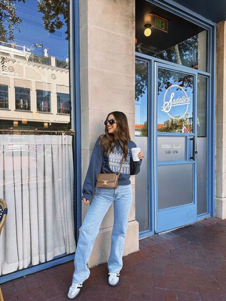 Casual weekend outfit inspo! I'm wearing a size S in the sweatshirt & a 25R in the jeans. // Abercrombie, fall outfit, fall outfits, af outfit, jeans outfit, graphic sweatshirt.