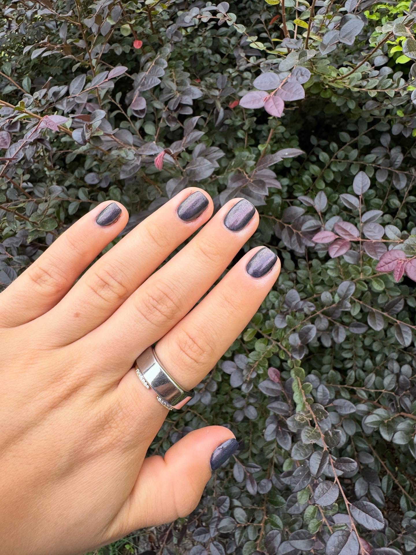 “Twilight Zone”

Rx

3 reps E+M (gel)
1 rep Suited (quick dry)
1 rep The Golden Effect (top coat)

#LTKBeauty #LTKselfcare