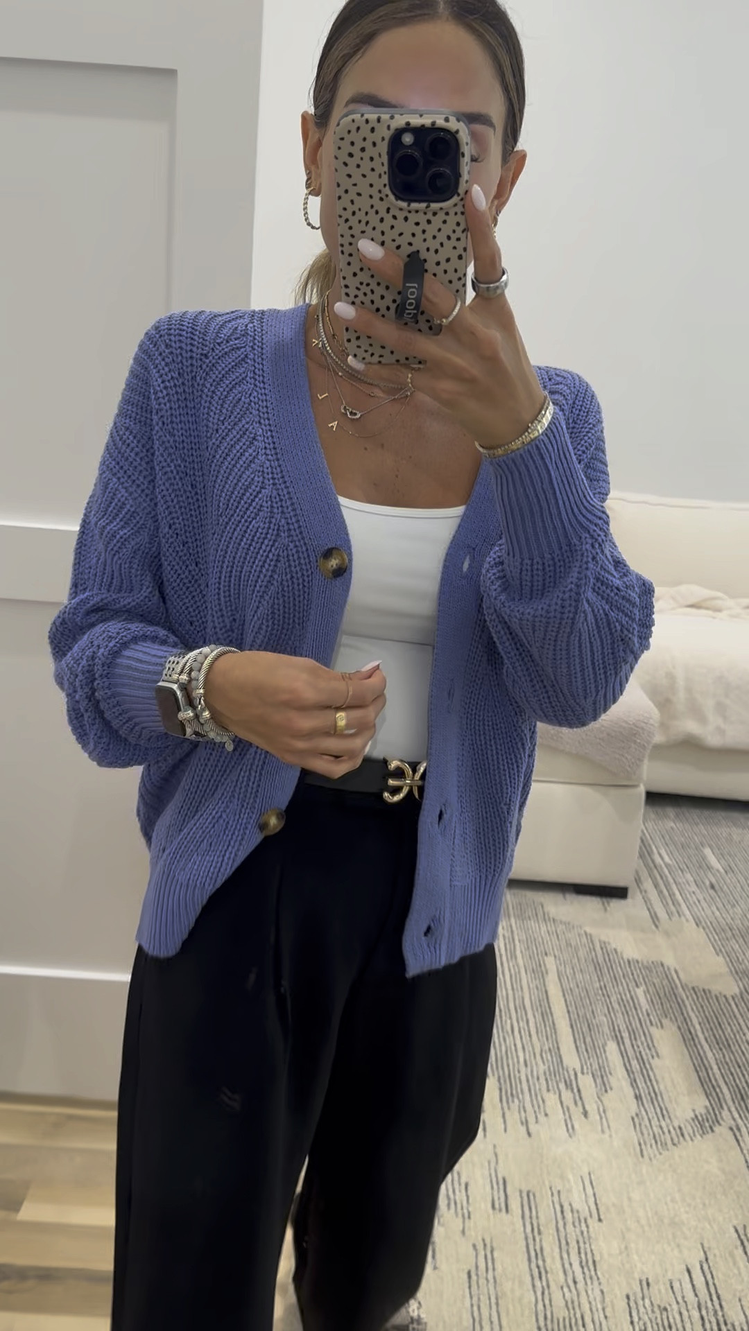 $19 cardigan size xs selling out fast 

#LTKFindsUnder50 #LTKWorkwear #LTKFindsUnder100