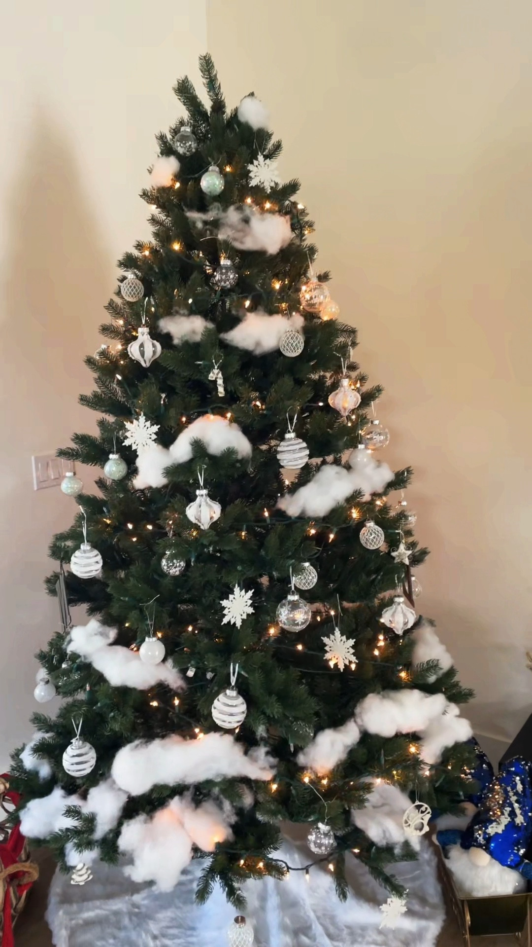 White Christmas Decorations❄️ 


#christmasdecor #amazonfinds #whitechristmas #christmastree #christmasdecoration #holidays

#LTKHoliday #LTKSeasonal #LTKHome