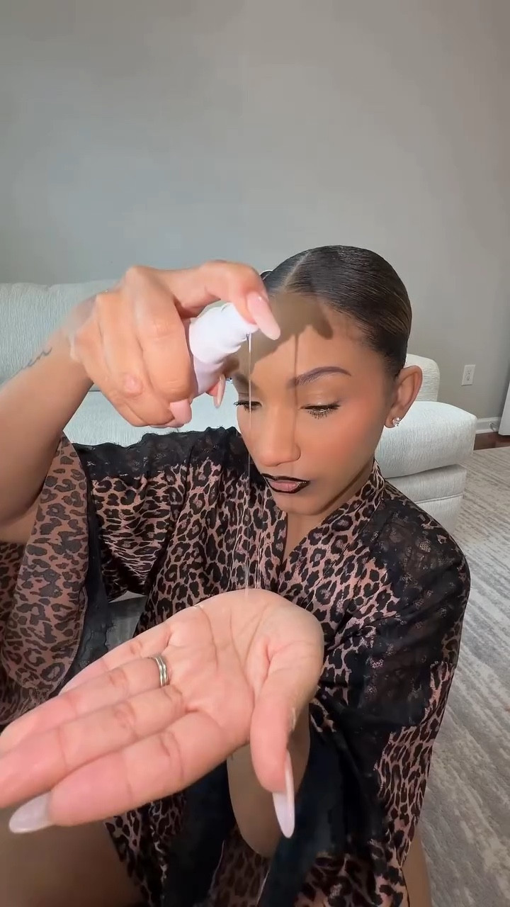 You know just a little razzle dazzle 😏🤎 

Comment SHOP and I’ll dm you everything I used 🫶🏽

 #makeup #skin #momsoftiktok #grwm @hairitagebymindy @La Roche-Posay @Tatcha US @elfcosmetics @thread beauty @SACHEU Beauty US @SHEGLAM @thelipbar @maccosmetics @Laura Mercier @morphe2 @morphebrushes @lorealparis @supergoop