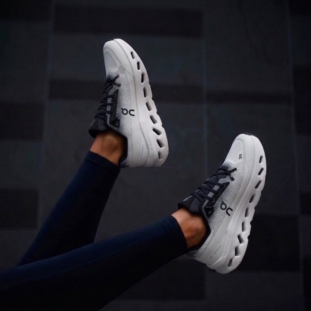 On cloud sneakers runs true to size