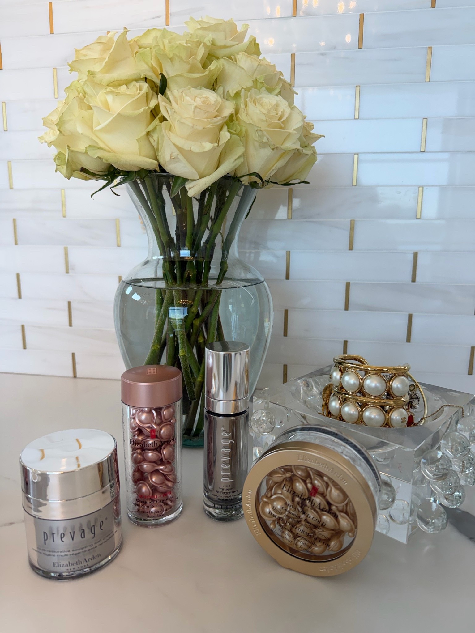 You guys know I’m all about aging backwards… Well the NEW Advanced Gold Ceramide Capsule Serum from @elizabetharden do exactly that! It’s lightweight oil serum that helps you look younger, longer! ✨ Available at Macy’s #macyspartner #ElizabethArdenPartner

#LTKdayinmylife #LTKgrwm #LTKmorningroutine