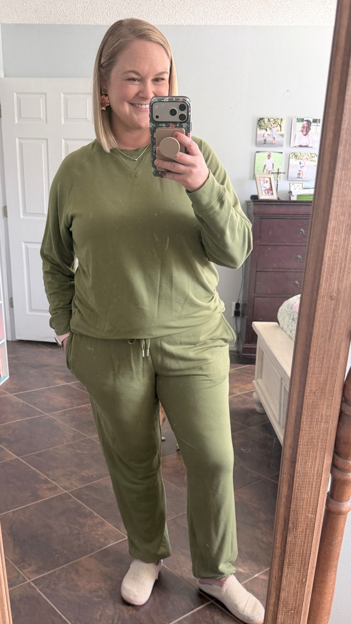 Currently living in this cozy green lounge set 🍃 Perfect for slow mornings, school drop-off, or those work-from-home days when you want to feel put together and comfy.#LTKCyberWeek 

#LTKMidsize #LTKFindsUnder50