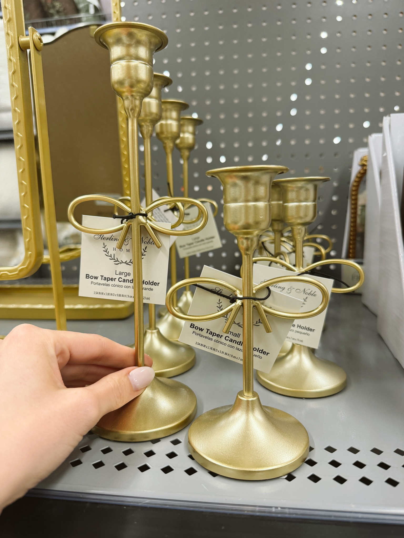 So stinking cute!! 

#homedecor #bowstyle #nancymeyers