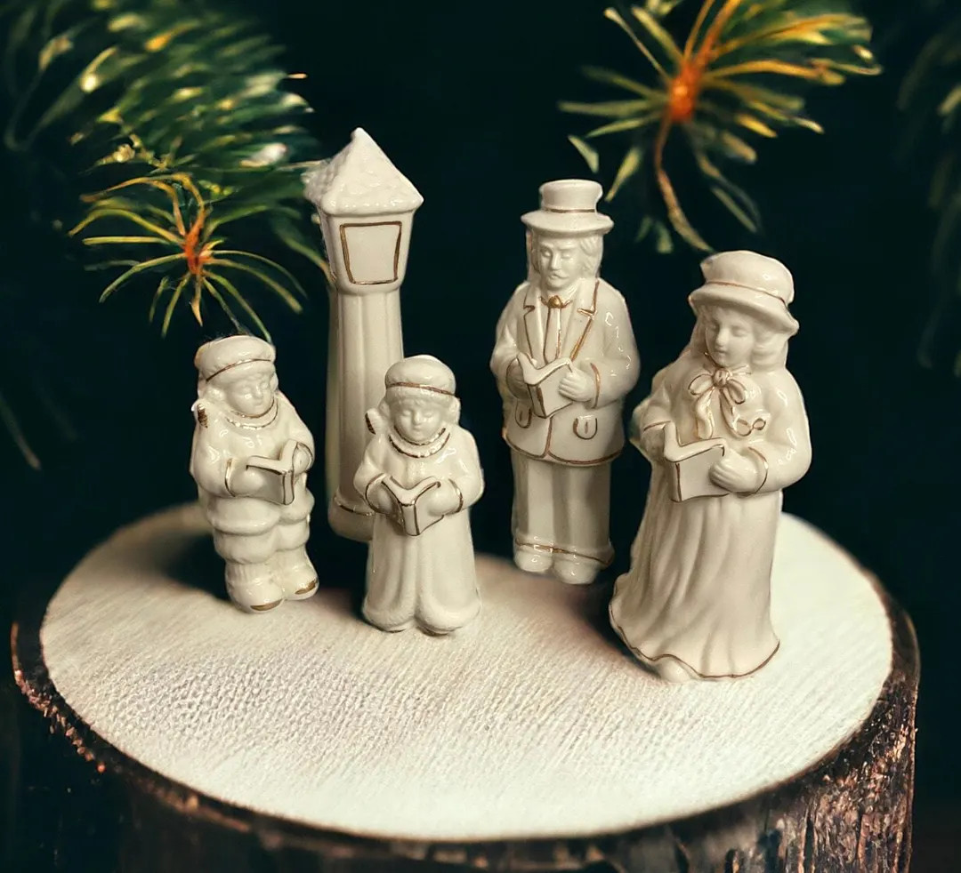 Vintage Porcelain Caroler Set, Ivory with Gold Accent Trim, Yesteryear Styled Set | Etsy (US)