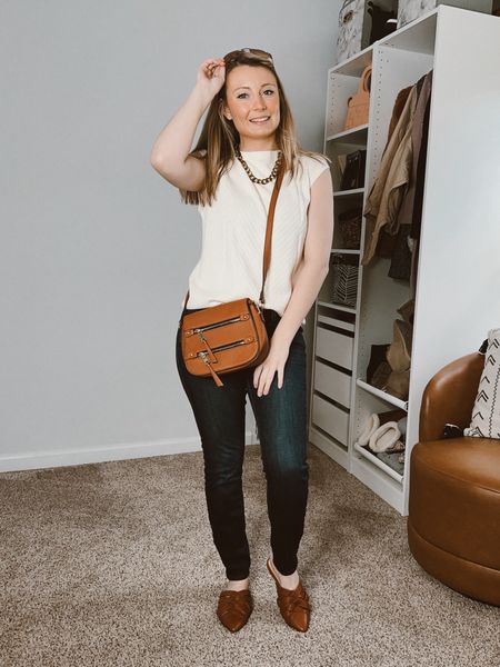 Love a simple spring outfit! 

#LTKfindsunder50 #LTKSeasonal #LTKstyletip