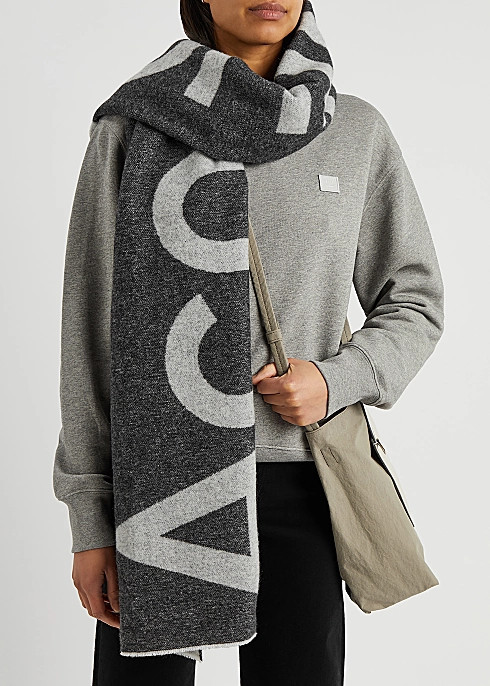 Toronto logo-intarsia wool-blend scarf | Harvey Nichols (Global)