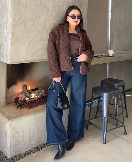 Casual style wearing my fave wide leg jeans from Everlane 

#LTKfindsunder100 #LTKMostLoved #LTKstyletip