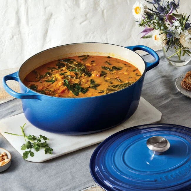 Signature Oval Dutch Oven | Le Creuset