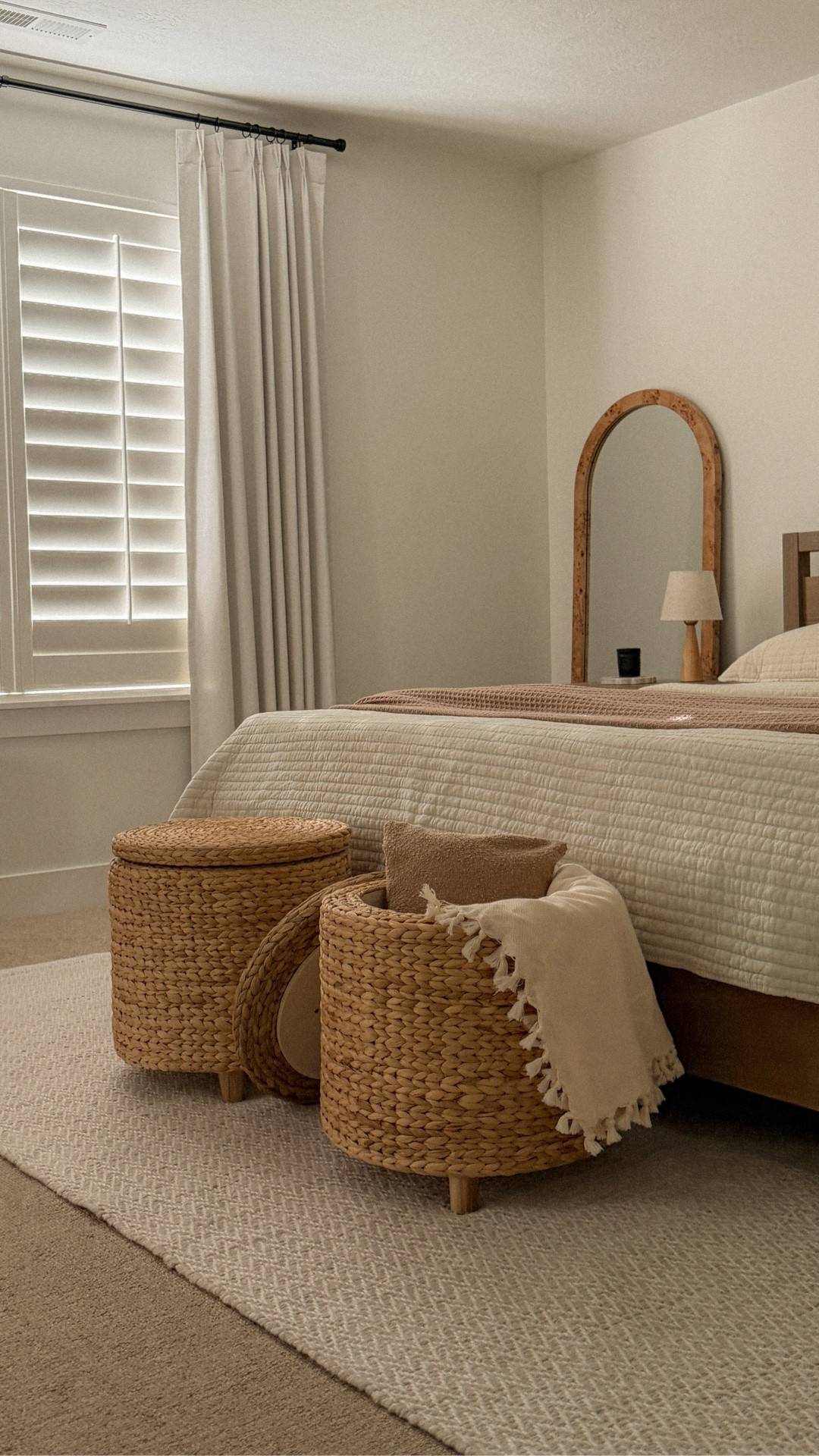 Beautiful storage that works everywhere 🤍
This lift-top piece hides blankets, toys, and everyday essentials while doubling as a footrest, side table, or decorative accent. Handwoven from 100% natural water hyacinth, each piece is unique and fits seamlessly in any space.

#homestorage #homeorganization #homedecor #sustainabledecor #neutralhome

#LTKHome #LTKSaleAlert #LTKdayinmylife