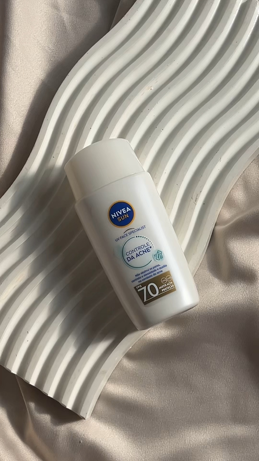 Controla a oleosidade e não adiciona nada de fundo de cor. Uma ótima opção para quem tem pele oleosa mas não gosta de um acabamento tão seco.

Pra quem tem gosta do efeito super matte, pode ser que não curta muito o acabamento! 


#LTKbrasil #LTKbeleza