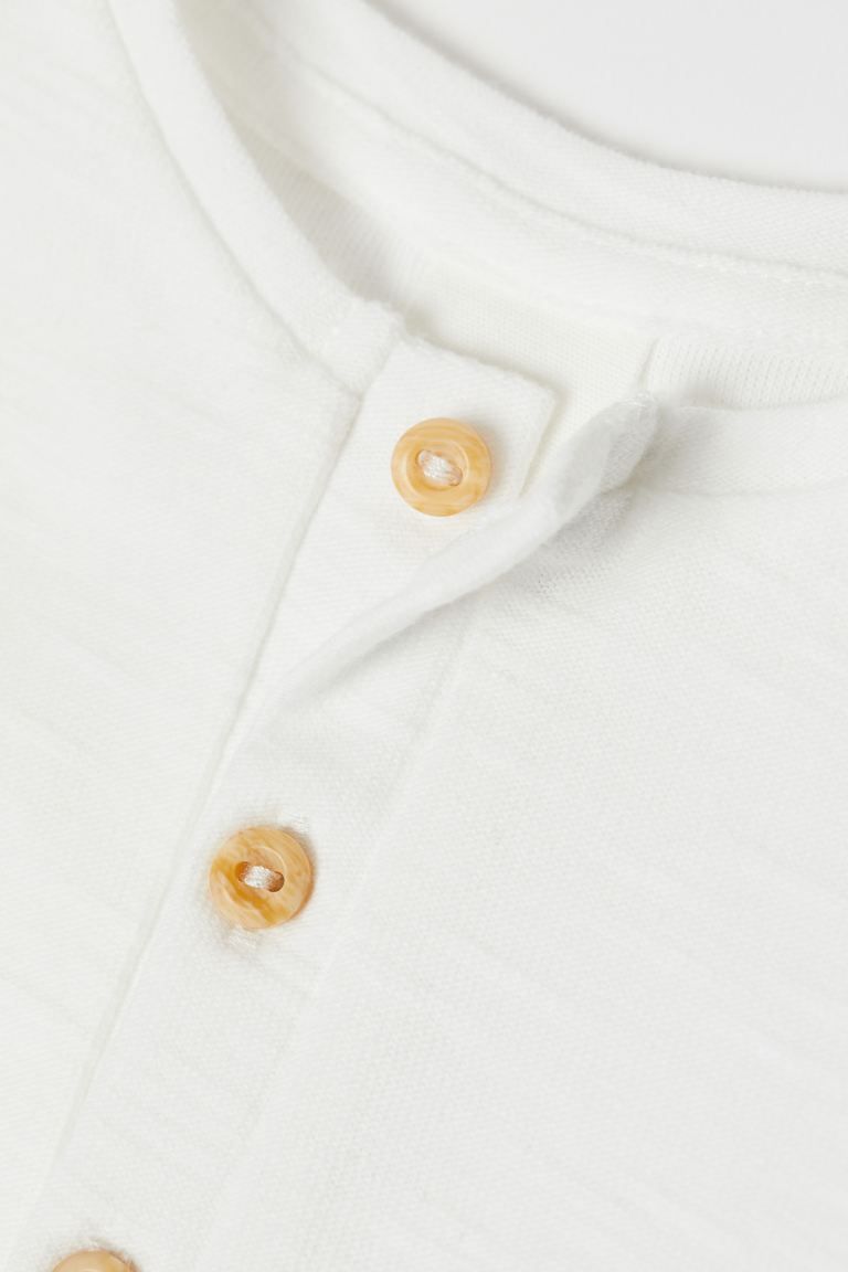 T-shirt with Buttons | H&M (US + CA)