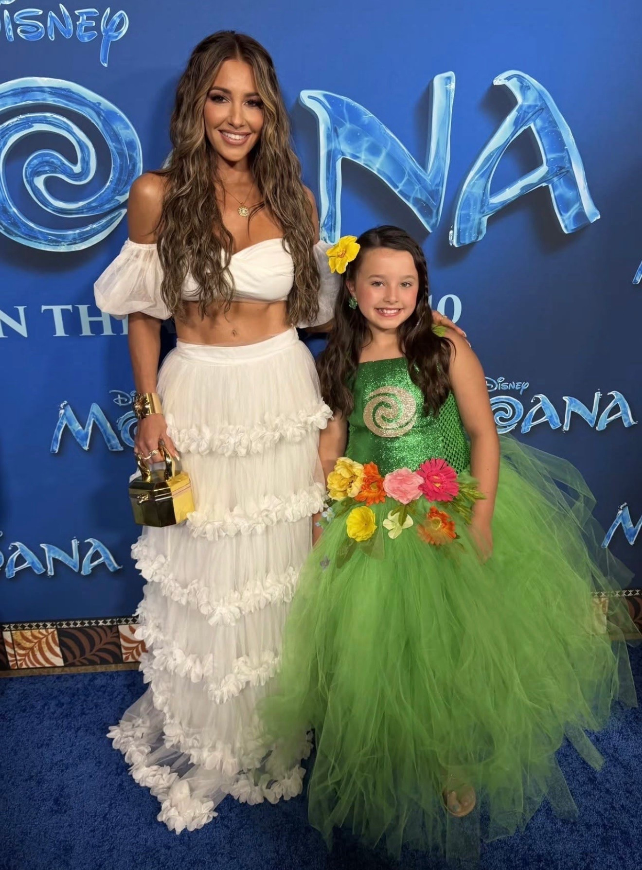 A little island inspired moment for the Moana premiere 🌺 Loved this white set. Vee’s adorable Moana look is from Etsy!

#LTKootd #LTKdayinmylife #LTKmomlife