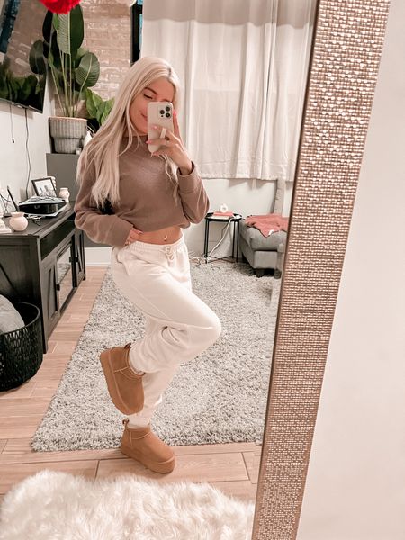 Ugg lookalike 
Ugg dupes
Amazon finds 
Amazon fashion 
Joggers 
Comfy 
Winter outfit 
Winter style 


#LTKunder100 #LTKFind #LTKU