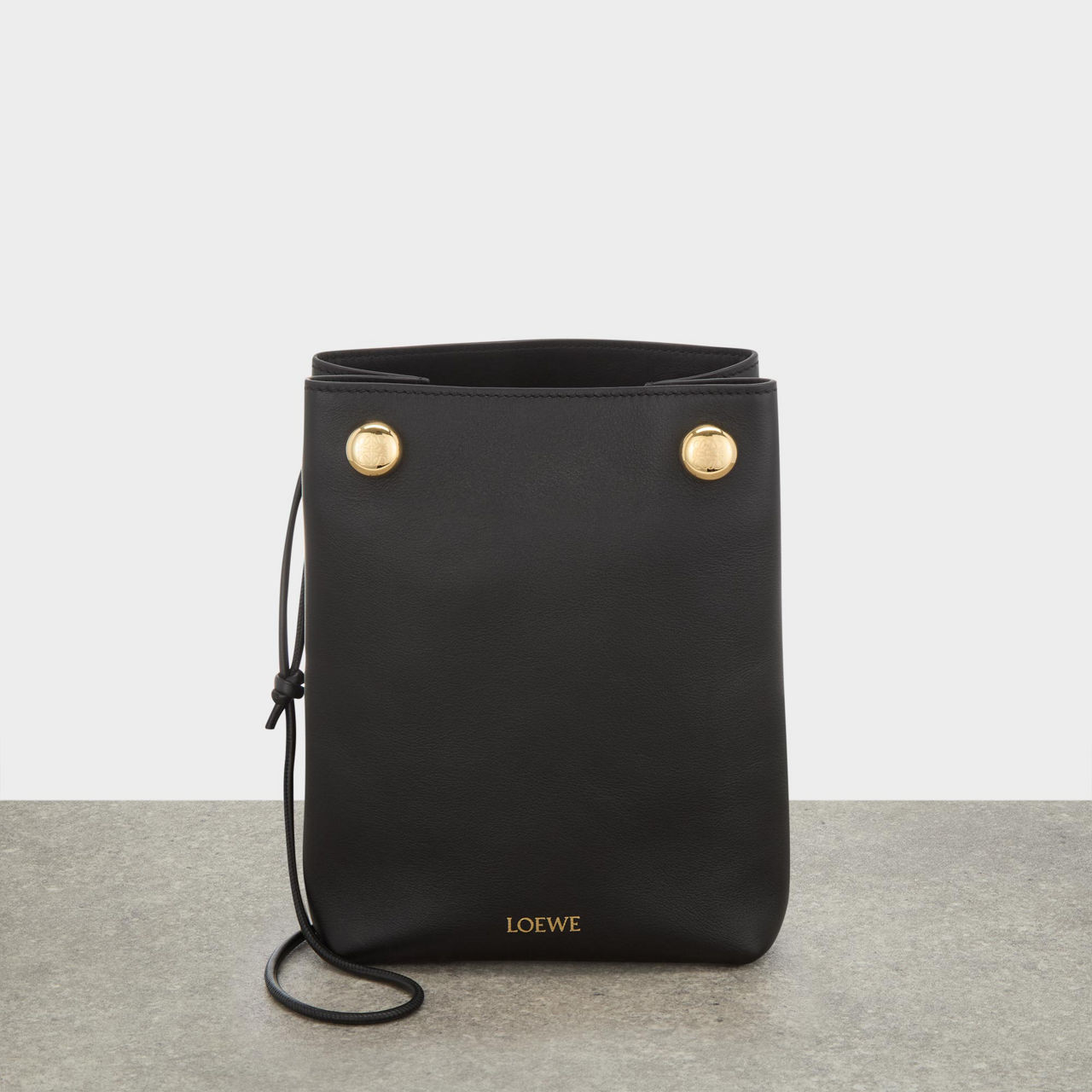 LOEWE Pebble Smooth Leather Pouch - Black | Brown Thomas (IE)