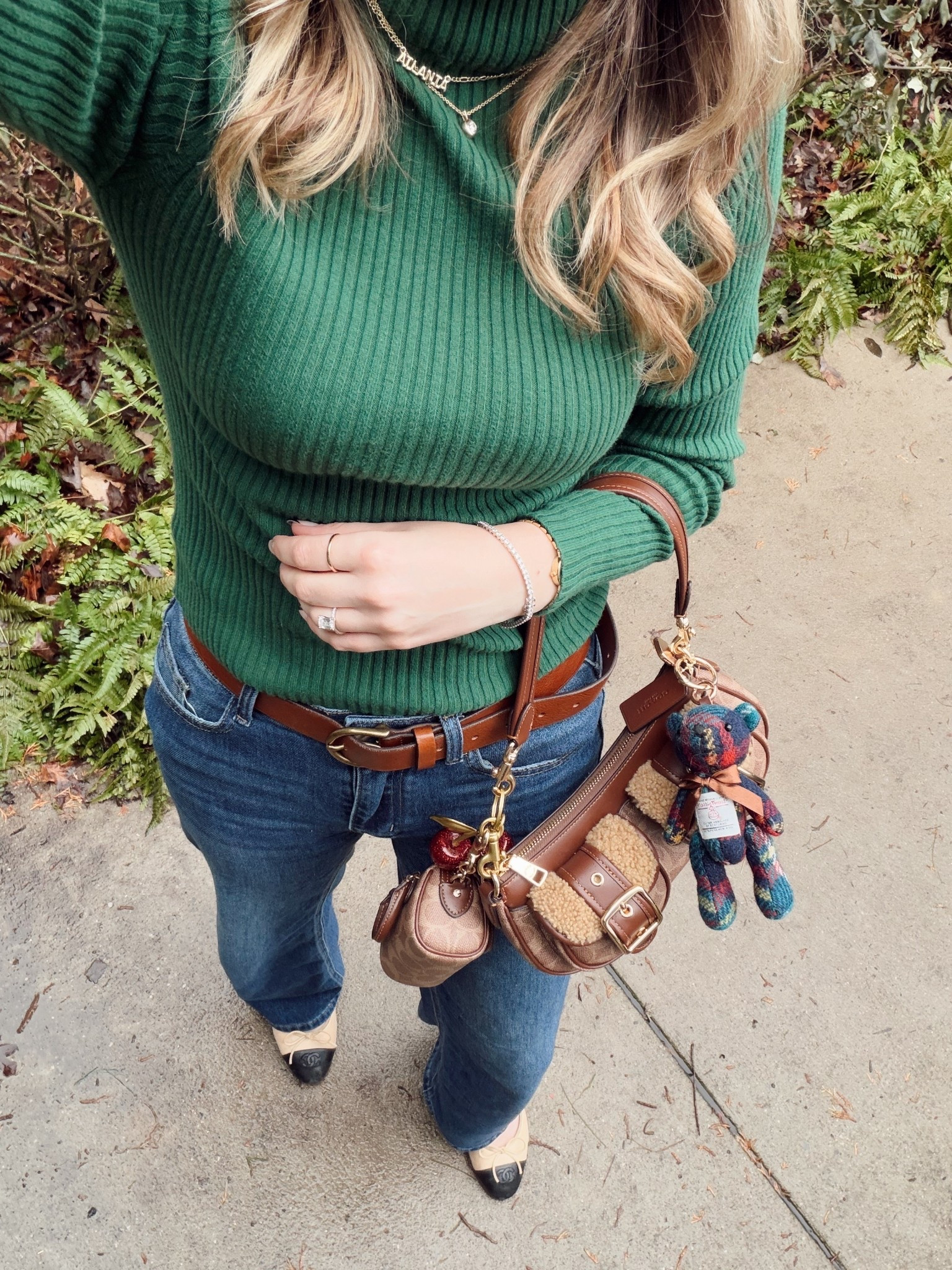 OOTD
Green old navy turtleneck 
Coach outlet  signature Ashton with shearling 

#LTKootd