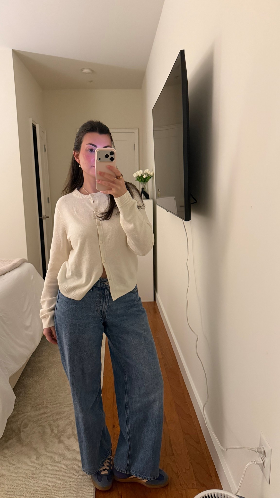 Casual weekday dinner outfit

#LTKootd #LTKgrwm #LTKdayinmylife