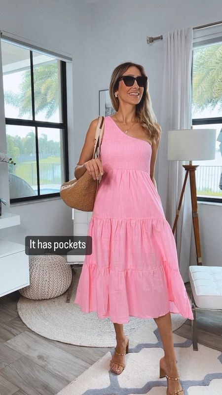 The perfect Amazon pink dress 
It’s flattering, has pockets and it fits true to size 
Great option for a vacation dress


#LTKitbag #LTKshoecrush #LTKstyletip