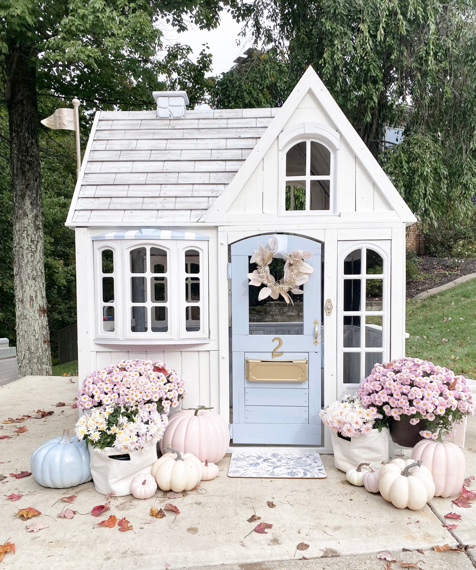 Kidkraft playhouse makeover! Linking the spray paint and a very similar playhouse! 