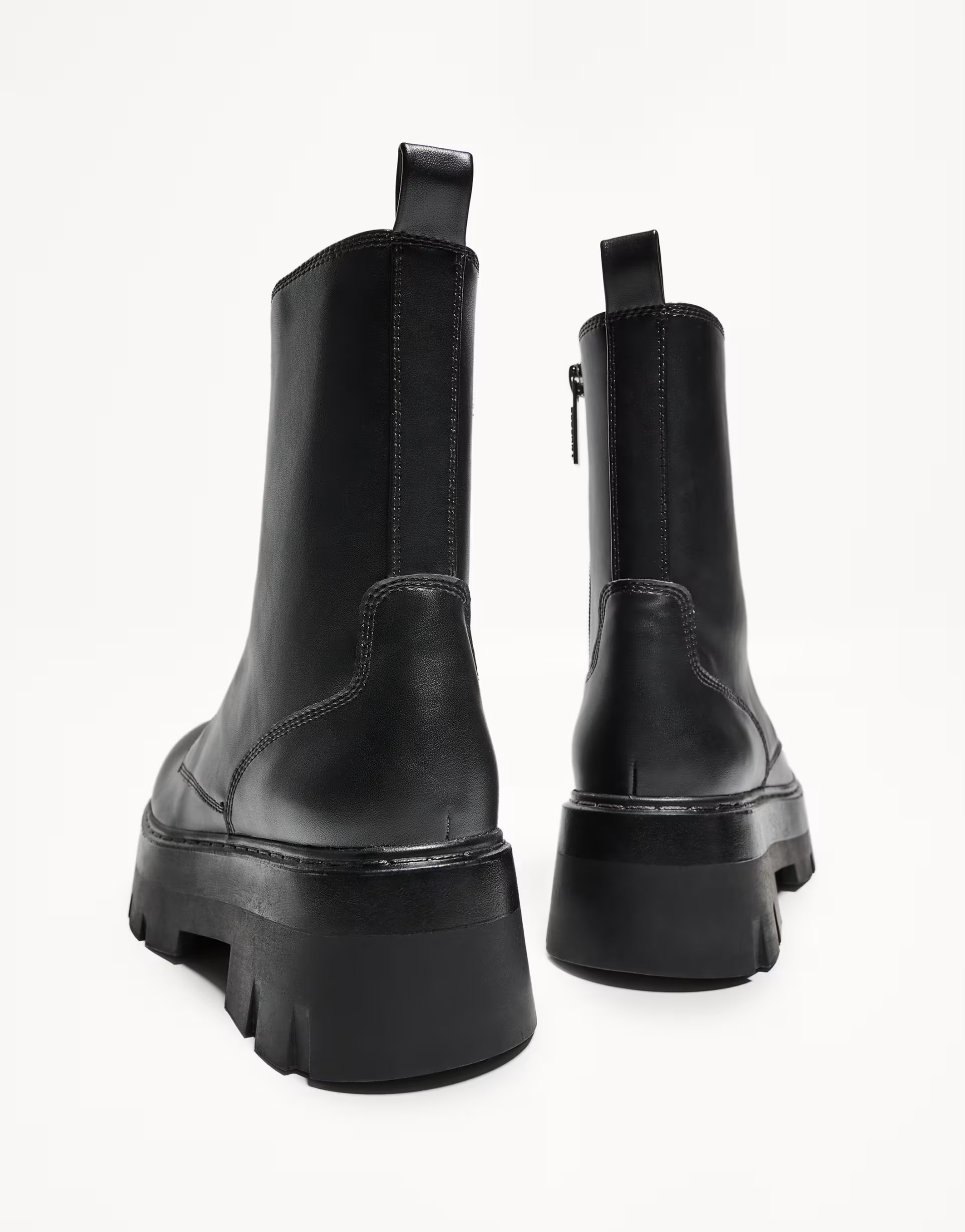 Bershka – Ankle Boots zum Schnüren in Schwarz mit Profilsohle | ASOS | ASOS (Global)