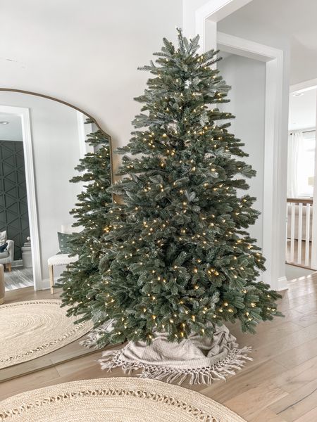 There’s something about an undecorated Christmas tree that is just so beautiful. This is the @balsamhill Fraser Fir clear LED tree! 