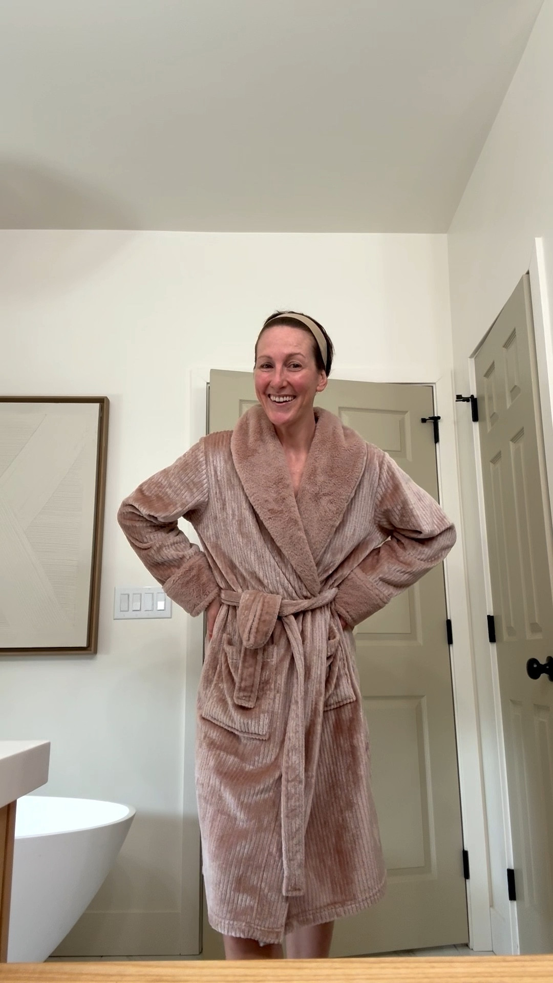 THE comfiest robe. It’s soft but not heavy. It’s basically a leightweight fuzzy blanket that also happens to be pretty 👏🏽💁🏻‍♀️🤎🫶🏽 🧖🏼‍♀️ 

#LTKdayinmylife #LTKmomlife #LTKSeasonal