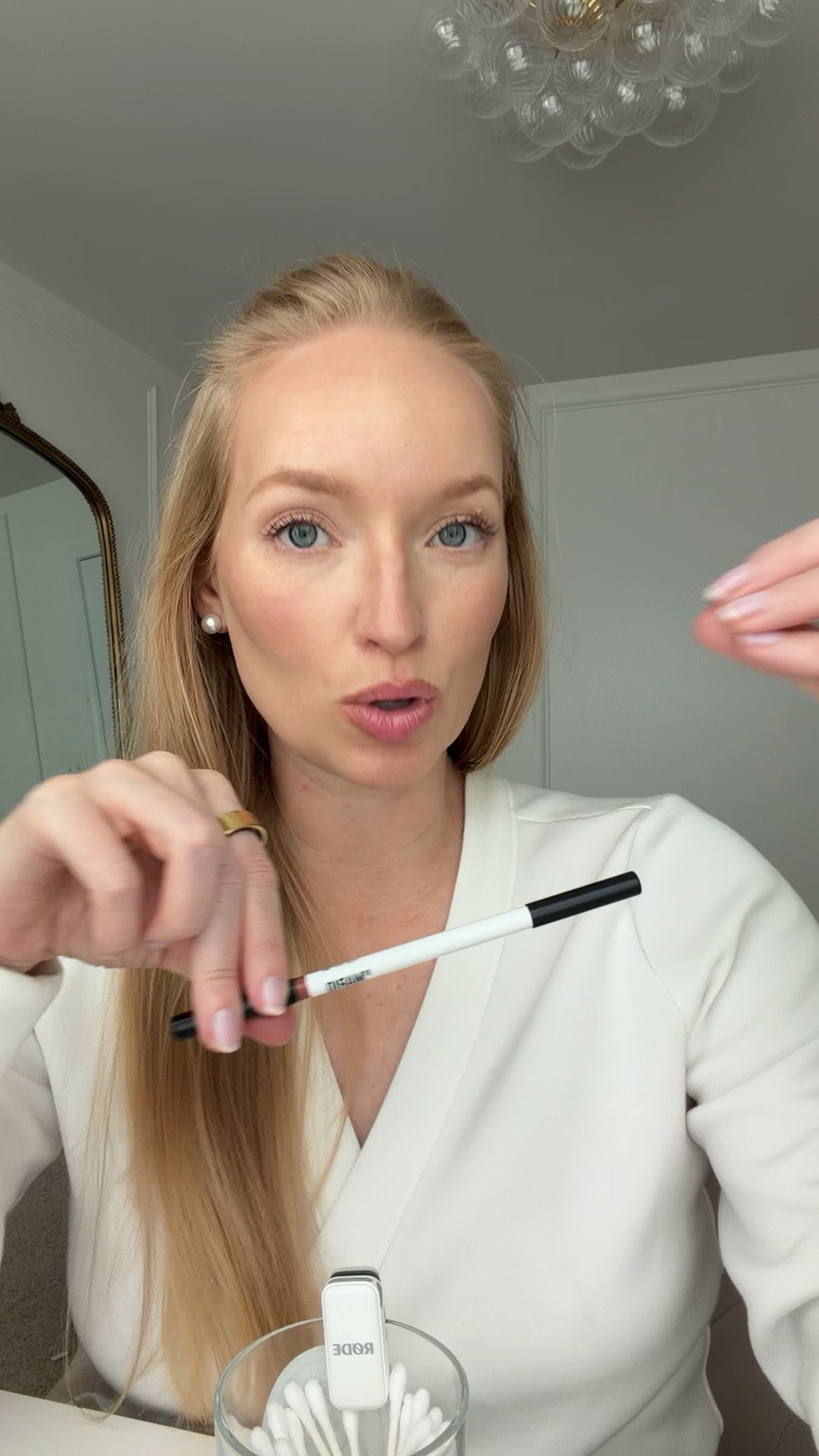 I’ve been loving this lip combo this week! This lip liner is such a good neutral everyday shade. It’s not too warm/ brown kr pink on my skin tone! It’s the shade Smokey pink. On top I used a lip oil that has a really pretty cooler toned pink color and it’s very hydrating on the lips without feeling sticky.