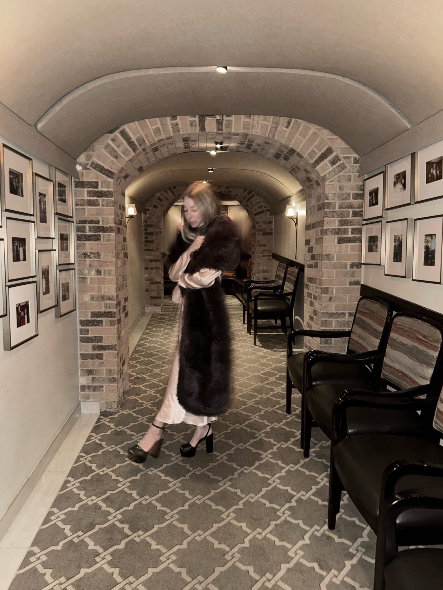 Love this easy to wear outfit for holiday!!