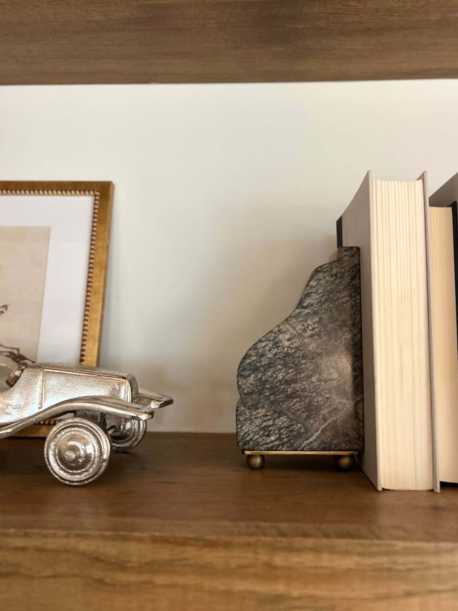 Obsesseddd with these marble bookends for the shelves in my living room!

#LTKHome #LTKSeasonal #LTKFindsUnder100