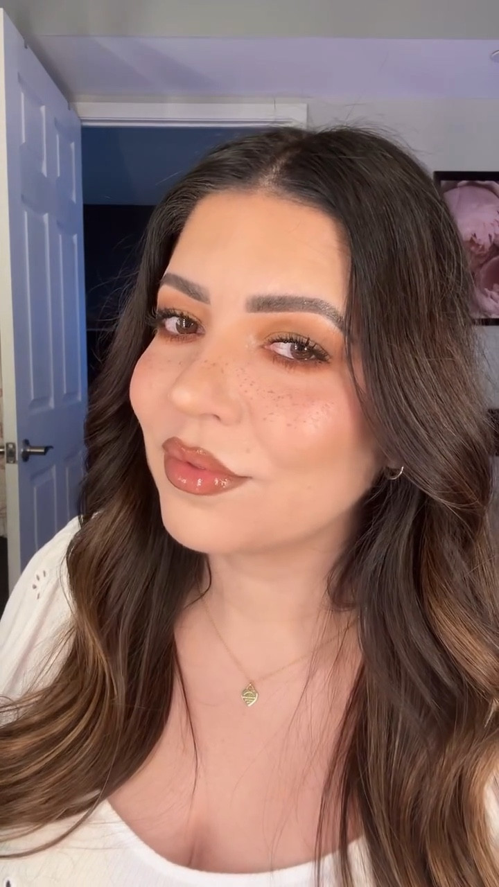 Pov: you’re a fall girl🐿️🍂🪵
Happy October 1st besties! Kicking things off with some fall glam🧸☕️🧦
There is just something about listening to r&b while doing your makeup, though- such a vibe✨

Thank you for requesting this! My soul needed it🥰🤎

@plouise_makeup_academy ‘rumor 1’ base
@colourpopcosmetics ‘gone matte’ palette
@fentybeauty sun stalk’r face + eye palette
@hudabeauty easy blur foundation + easy bake setting powder
@rarebeauty bronzer stick + highlighter in ‘enlighten’ + ‘mesmerize’
@rhode pocket blush in shades ‘freckle’ + ‘piggy’ + peptide lip tint in ‘espresso’
@narsissist radiant creamy concealer
@benefitcanada hoola lite bronzer
@maccosmeticscanada blush in shade ‘melba’
@kosas baked blush in ‘blissed’
@maryliascottcosmetics spot on faux freckles
@kyliecosmetics kylash mascara in ‘true brown’
@yslbeauty lash clash mascara in ‘noir’
@charlottetilbury lip cheat liner in ‘iconic nude’
@makeupbymario lip pencil in ‘milk chocolate’

#tutorial #makeup #glam #beautyessentials #beauty #beautytips #explore #fall #autumn #october #octobermood #spookyseason #spooky #scary #halloween #trend #beautycontent #girlythings #halloween #horror #contencreator #ugc #ugccreator #ugcmakeup #ugccommunity #beautyroutine