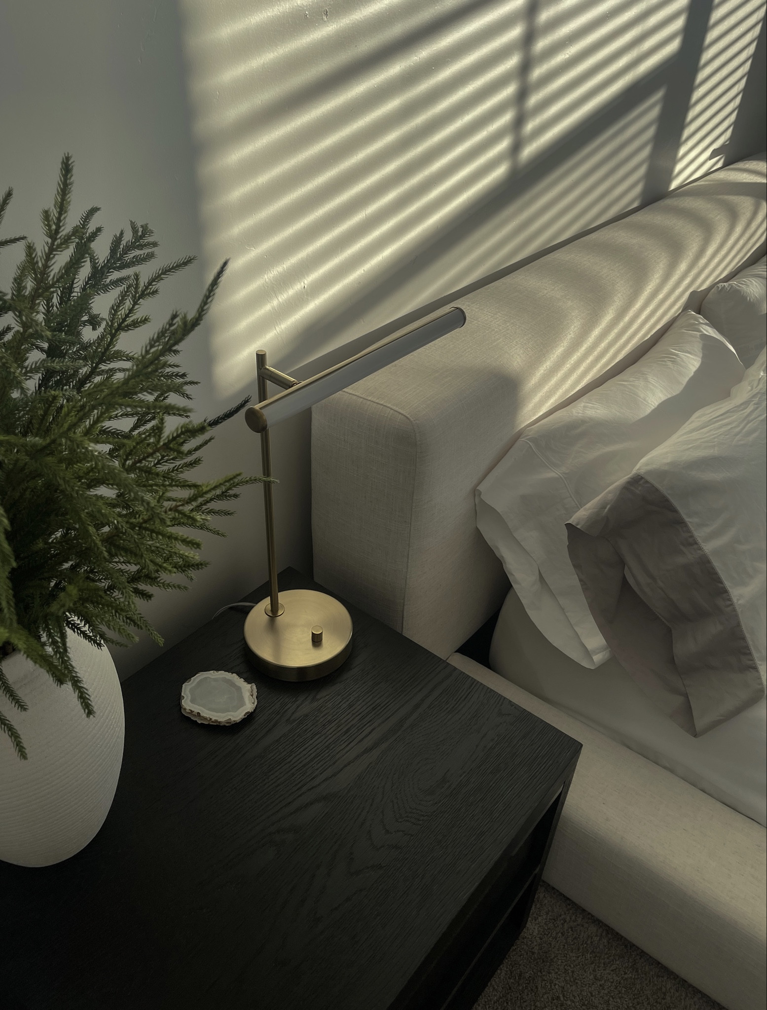 𝑔𝑜𝑜𝒹 𝓂𝑜𝓇𝓃𝒾𝓃𝑔 ☕️⁣⁣

Task lamp is from West Elm but they don’t carry it anymore. I’ve linked one from Amazon that’s almost identical and some other similar models from West Elm and Amazon below. Nightstands are the Bezier collection from RH  
⁣
⁣
⁣
#homedecor #interiordesign #bedroomdesign #bedroomdecor #christmasdecor #cozyhome

#LTKhome #LTKstyletip #LTKCyberWeek