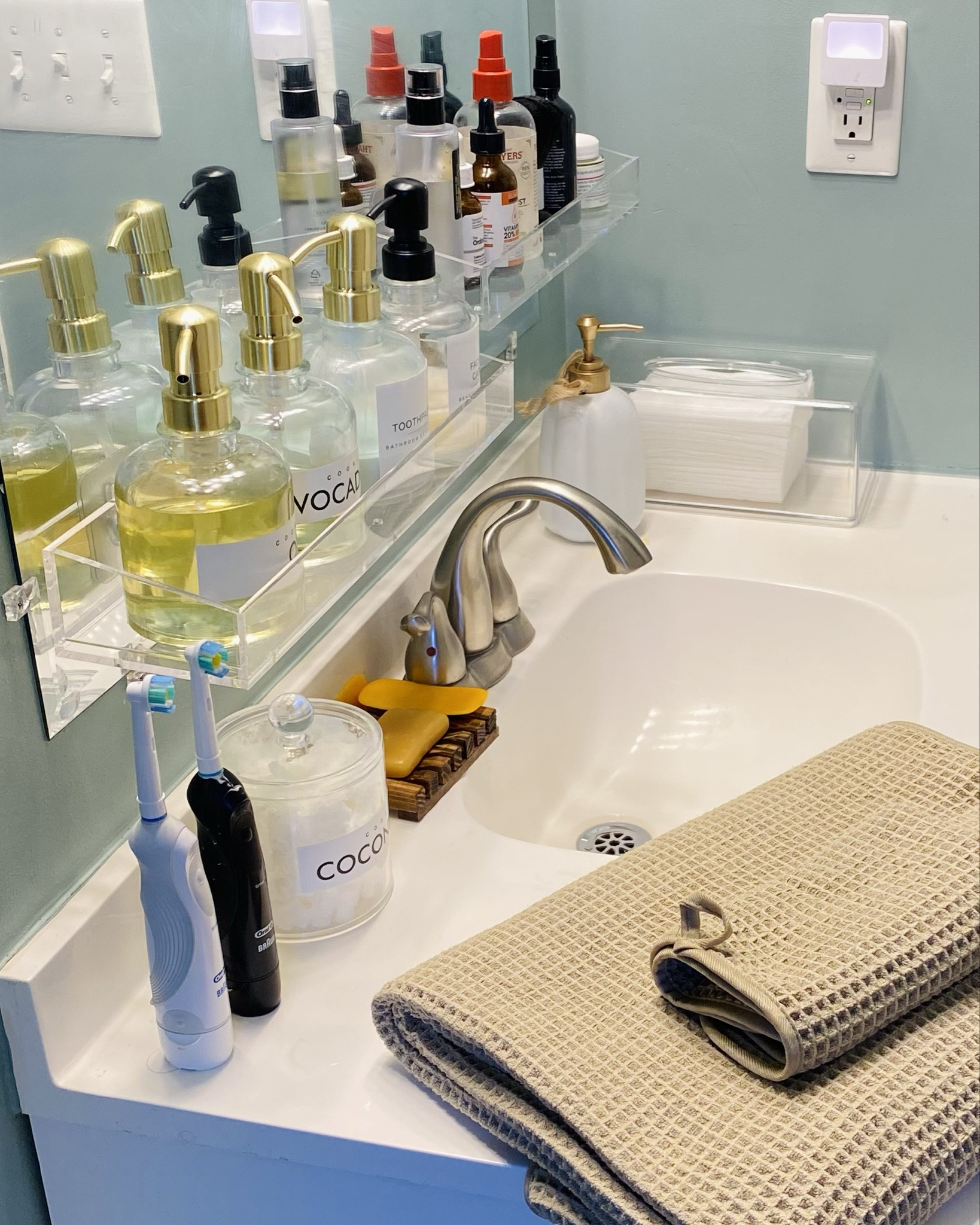 I hate having a TINY bathroom counter- and in order to store our stuff in the most clutter-free and aesthetically pleasing way, this is what I had to use.
#bathroomideas #bathroomorganization #countertopstorage #counter #skincarestorage

#LTKfindsunder50 #LTKbeauty #LTKhome