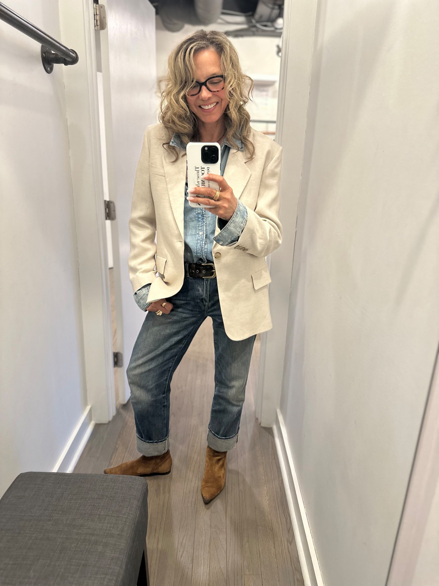 A light colored linen blazer is a great way to transition into a new season. #SpringFashion 

#LTKStyleTip