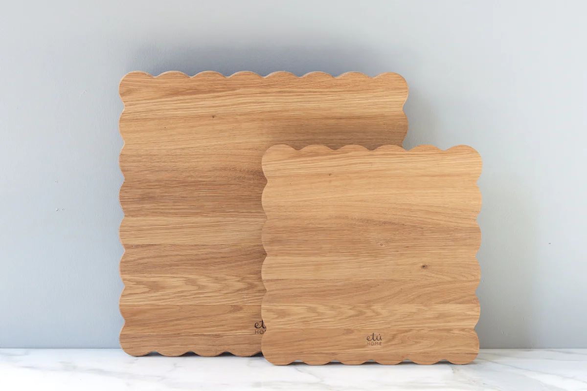 Square Scalloped Cutting Board, Medium | etúHOME