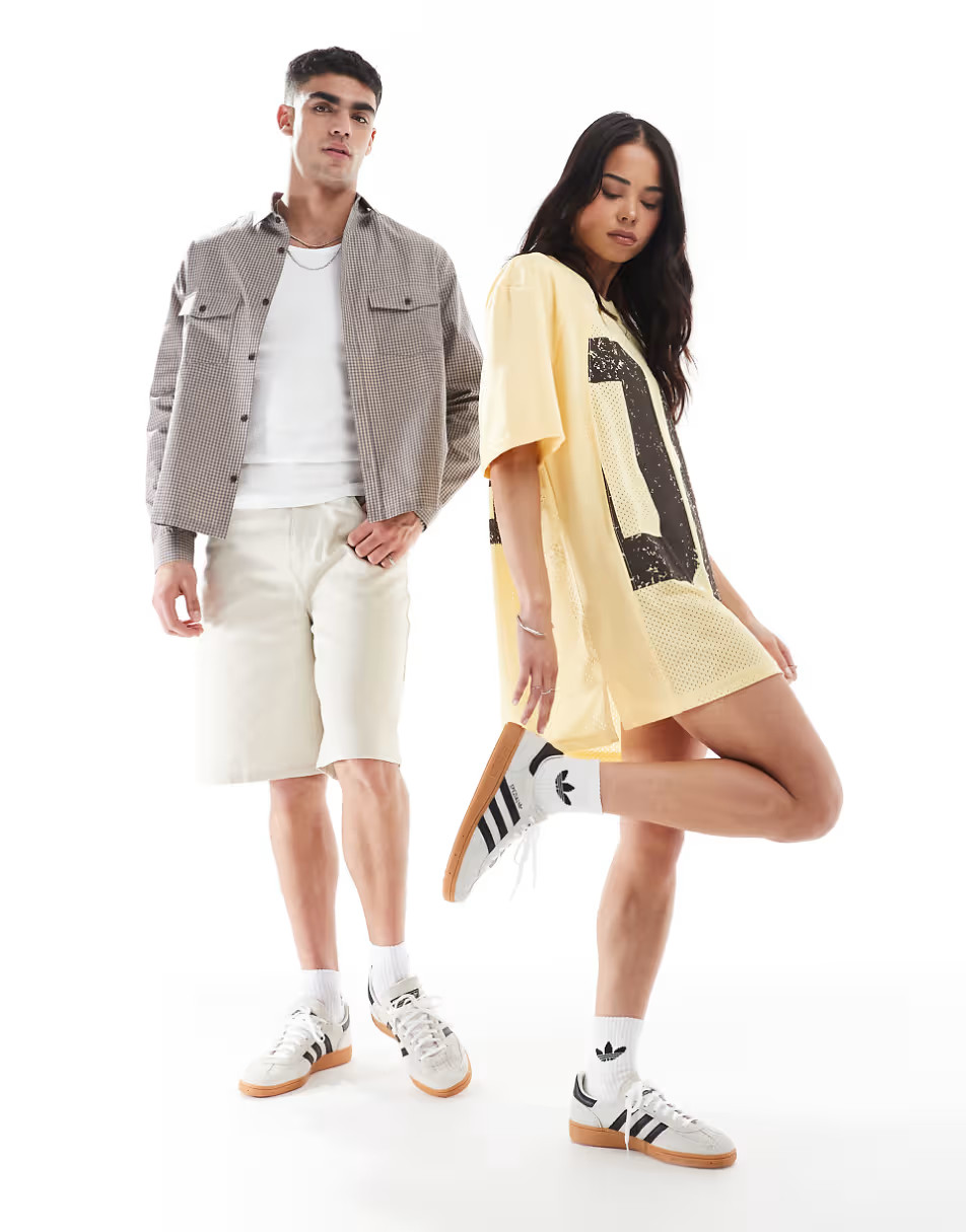 adidas Originals Handball Spezial trainers in cream and black with gum sole | ASOS | ASOS (Global)