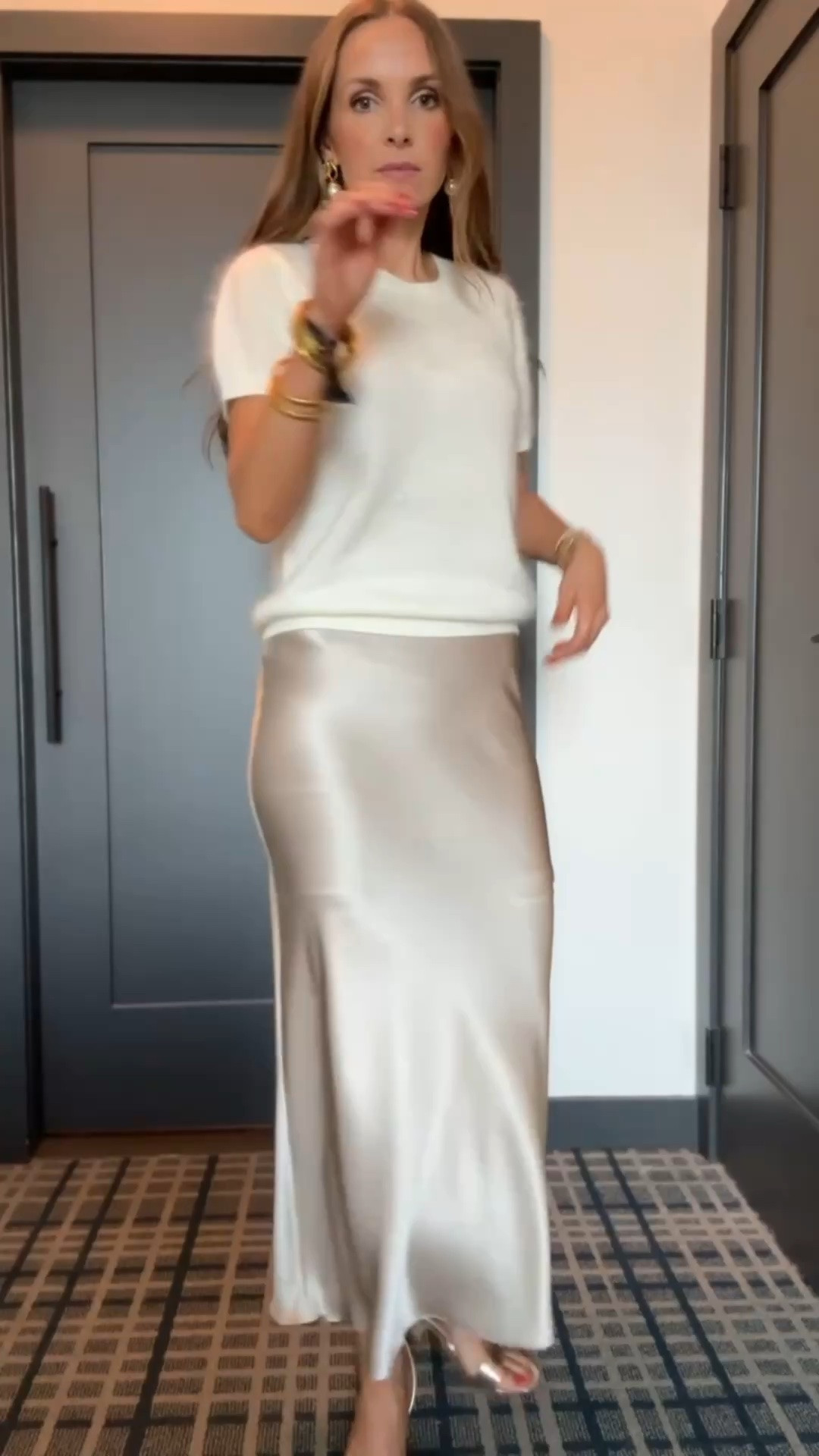 GWRM 
Wearing @Quince brushed cashmere tee (sized up to a medium) and silk skirt (my true size small) for a special event. #quincepartner