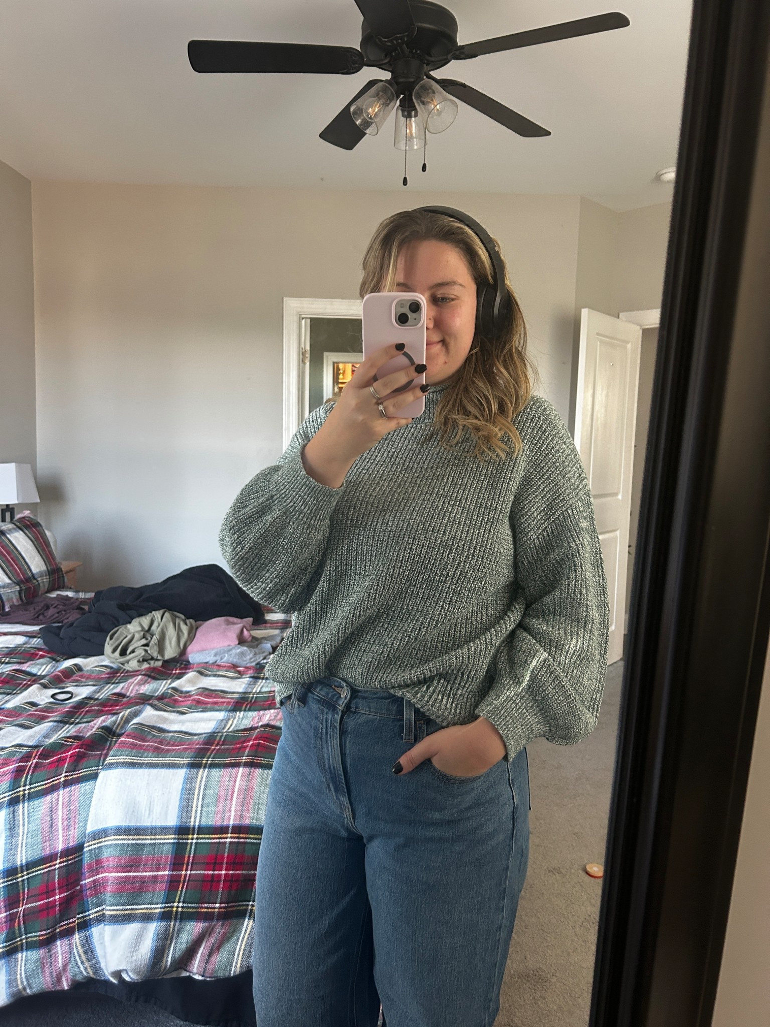 Old navy order came in! The cutest and SOFTEST green sweater. I love how soft and loose the neck is on it and the small detail on the sleeve. Plus these slight barrel jeans! Old navy, comfy outfit, winter outfit, cozy sweater

#LTKHoliday #LTKootd #LTKmomlife