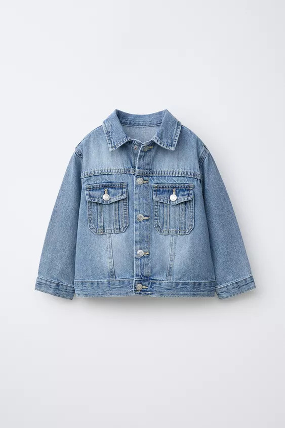 Jacket with a shirt collar and long sleeves. Featuring a front snap-button fastening and patch po... | Zara UK