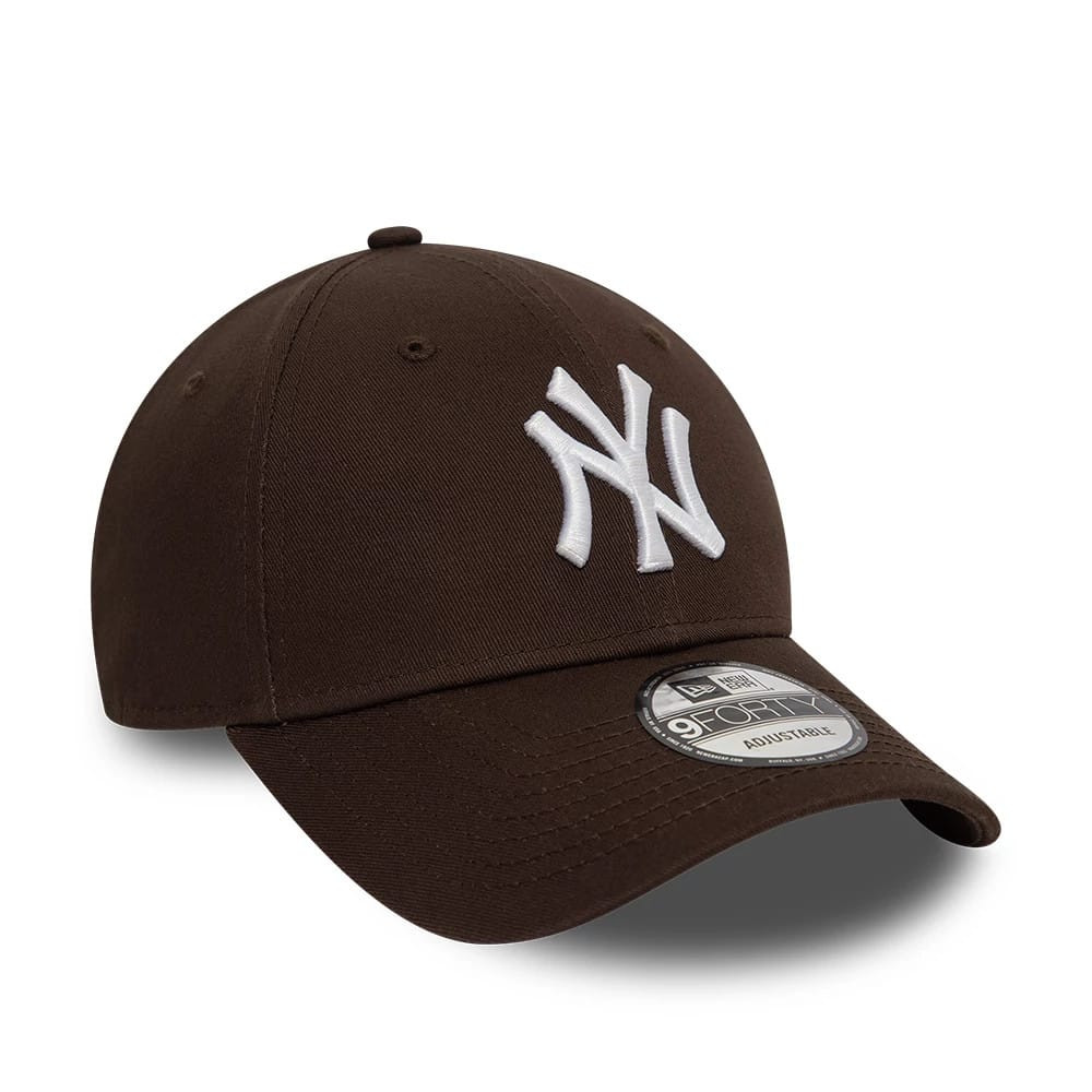 New York Yankees League Essential Dark Brown 9FORTY Adjustable Cap | New Era Cap