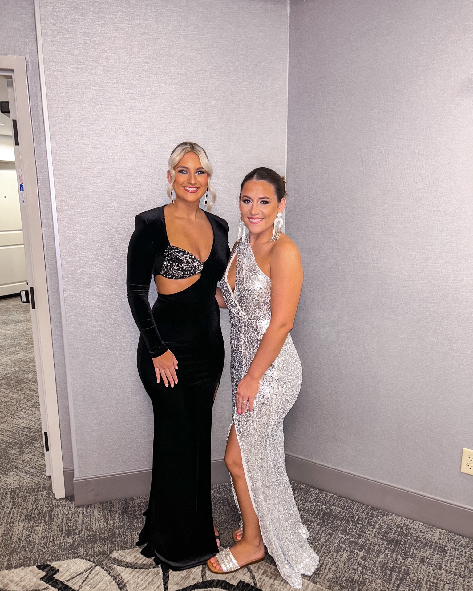 In need of a formal dress for cheap? This one was perfect for a ball 🖤